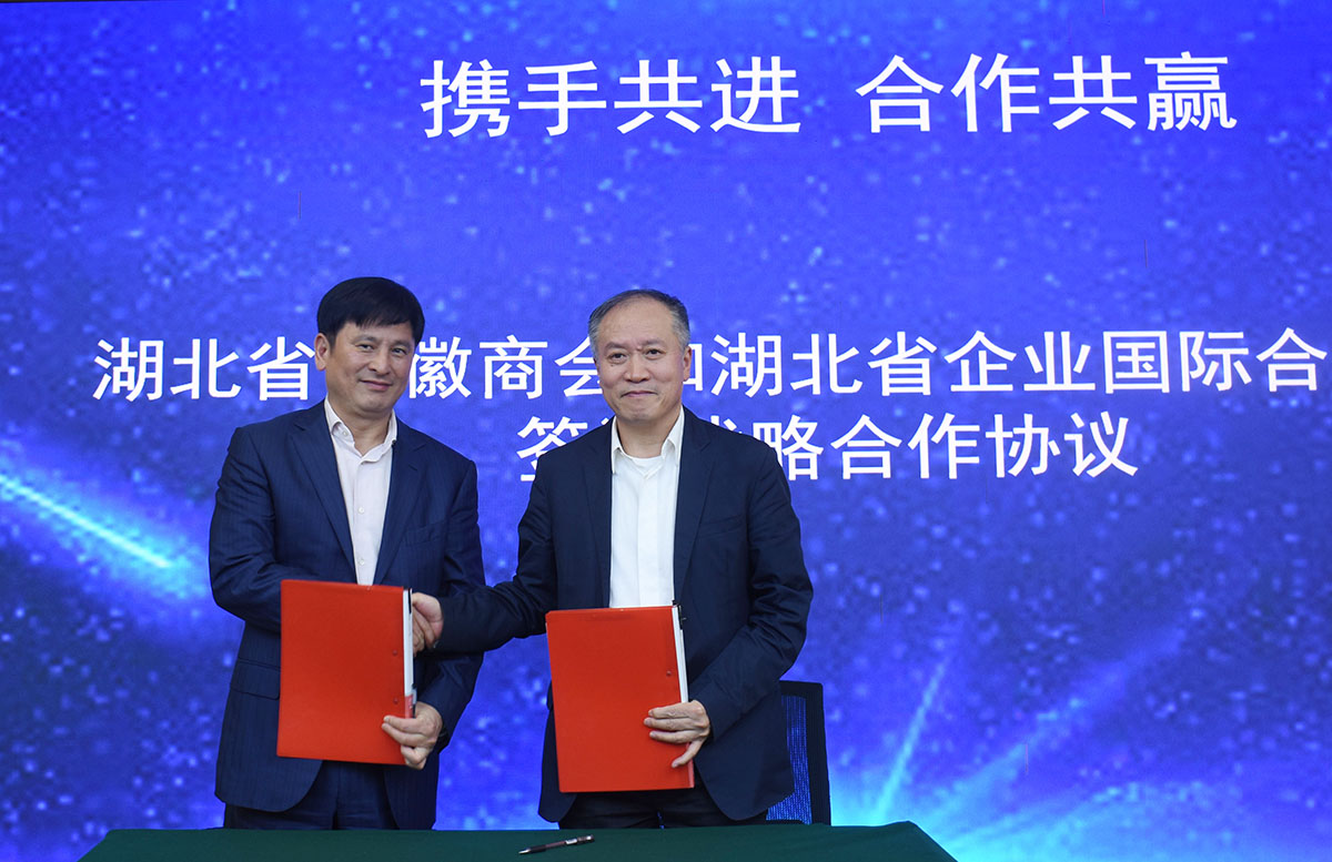 签约.jpg 签约.jpg