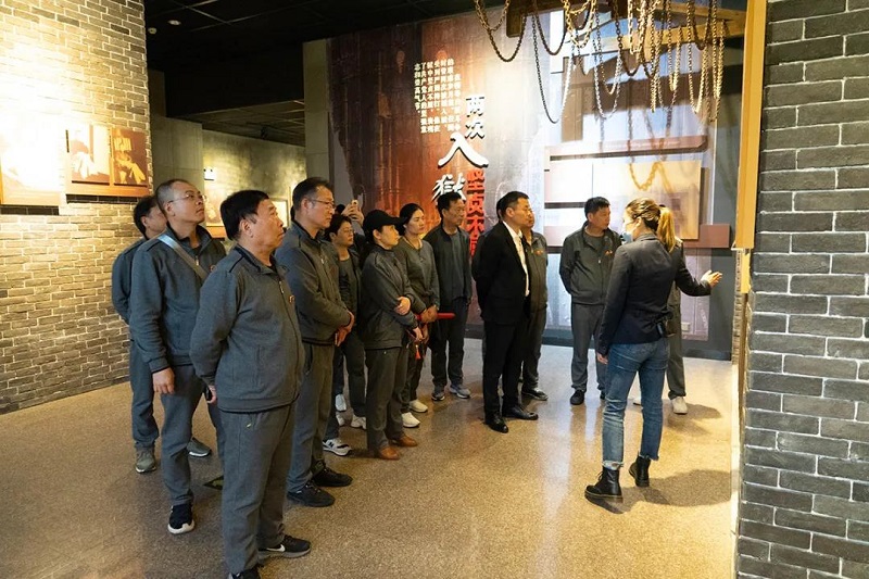 参观.jpg 参观.jpg