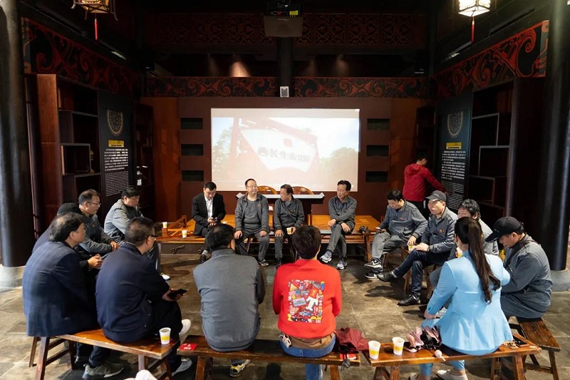 讨论交流.jpg 讨论交流.jpg