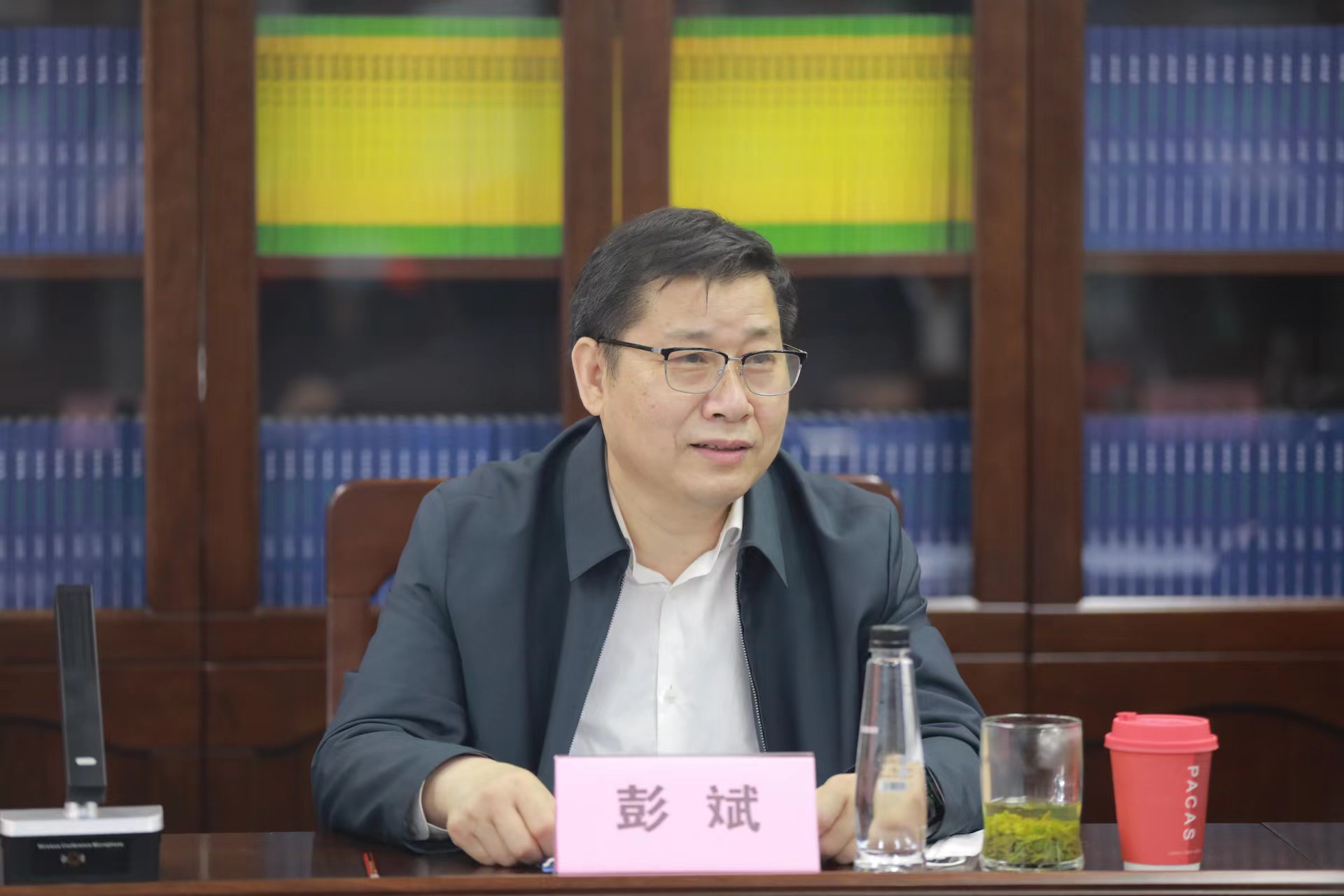 836103791.jpg 836103791.jpg